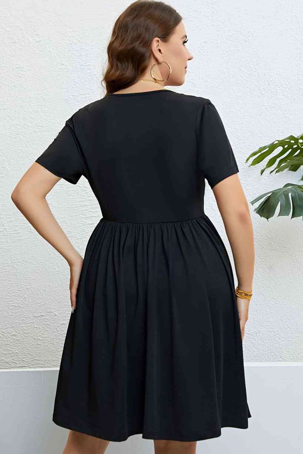 Plus Size Buttoned Short Sleeve Dress